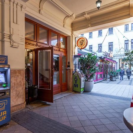 Explore Budapest From A Luxurious Cozy Apartment Exterior photo