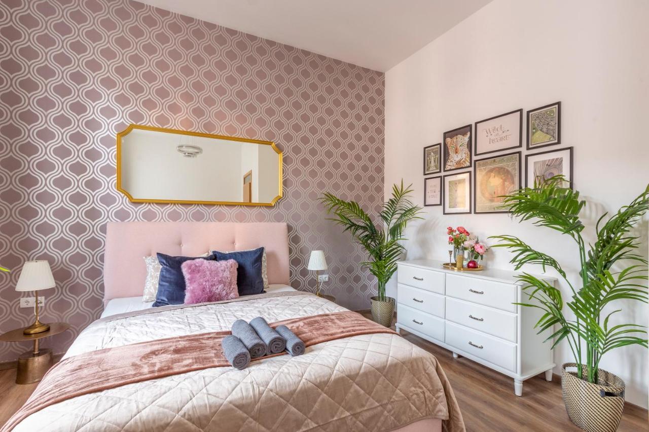 Explore Budapest From A Luxurious Cozy Apartment Exterior photo