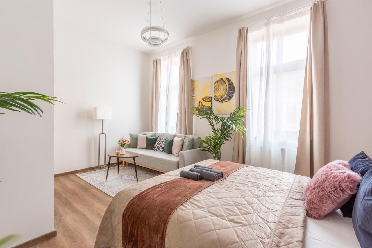 Explore Budapest From A Luxurious Cozy Apartment Exterior photo