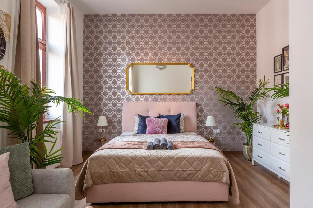 Explore Budapest From A Luxurious Cozy Apartment Exterior photo